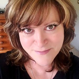 Meet your Posher, Debbie